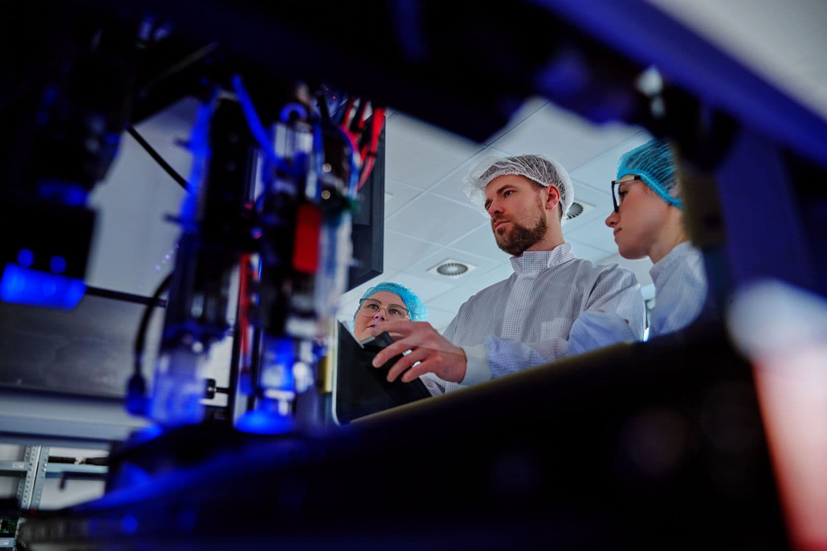 Creotech team working on advanced space technologies